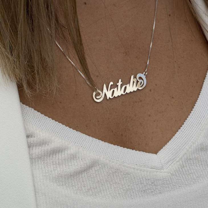 Carrie Name Necklace